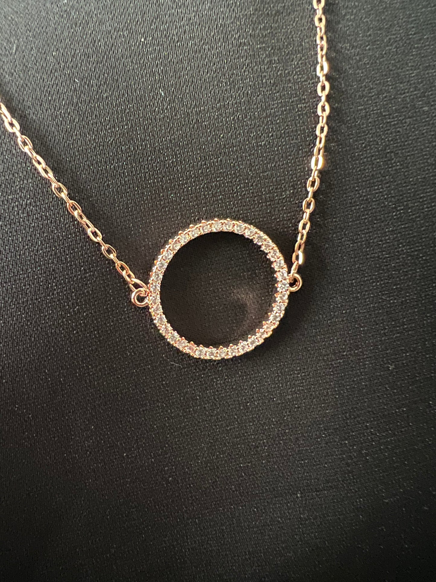 Hollow diamanté circle necklace