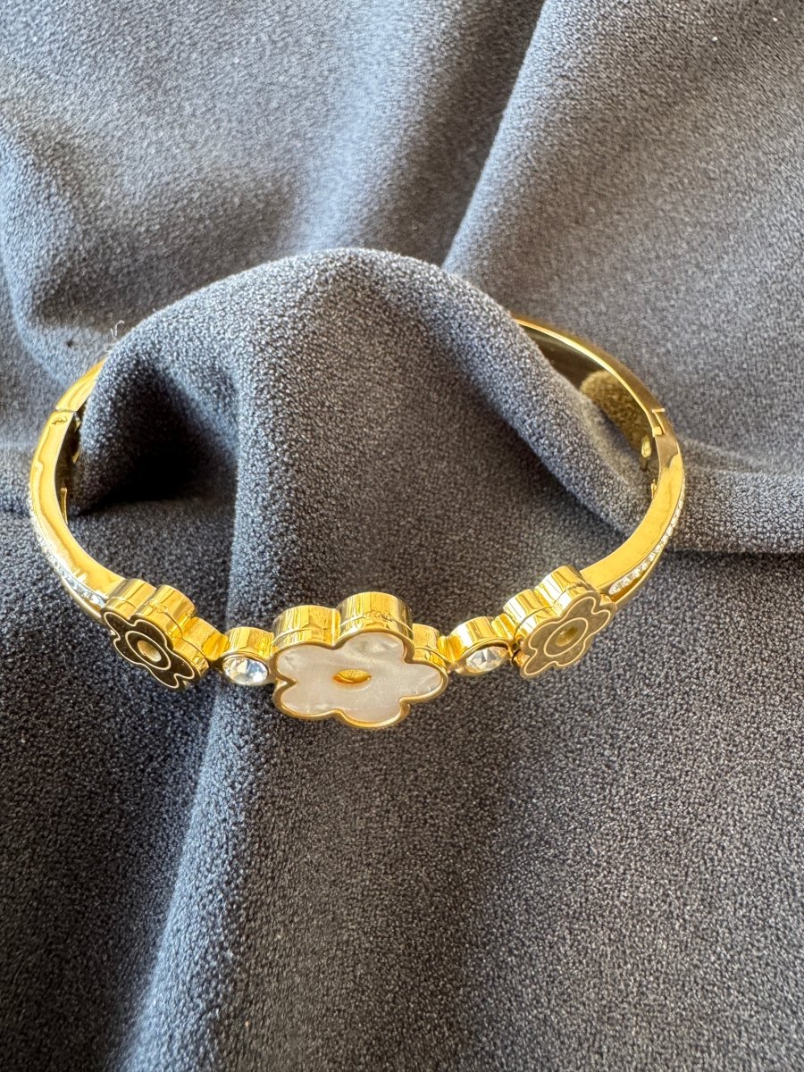 Bangle flower bracelet
