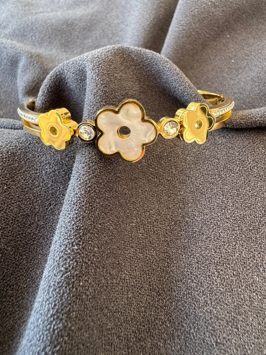Bangle flower bracelet