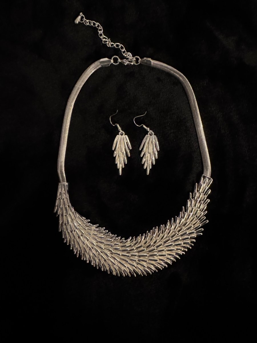 Feather collar necklace