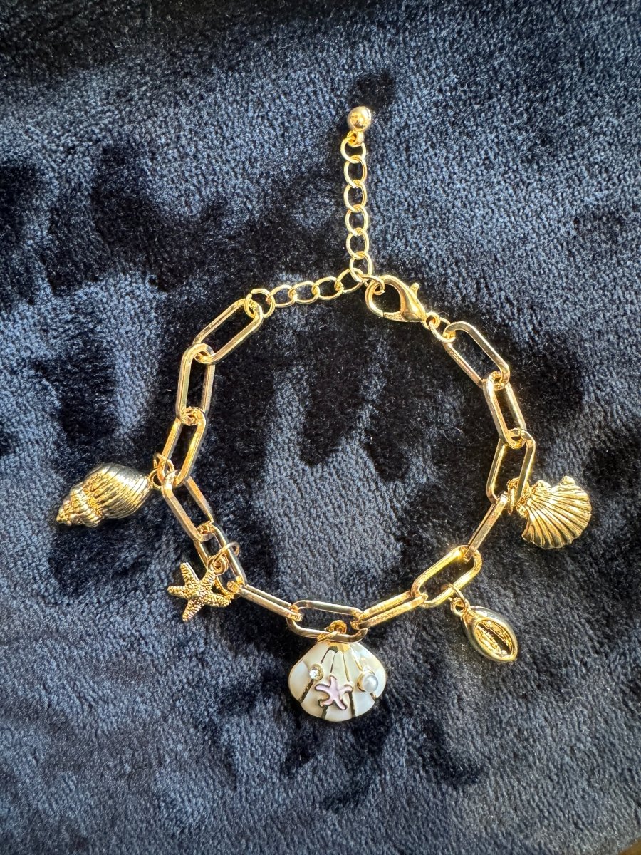 Shell charm bracelet 🐚