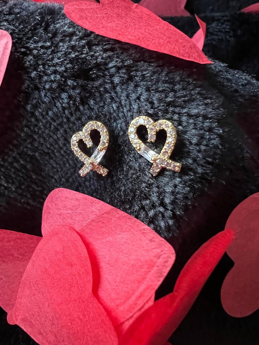 Cross-over heart earrings