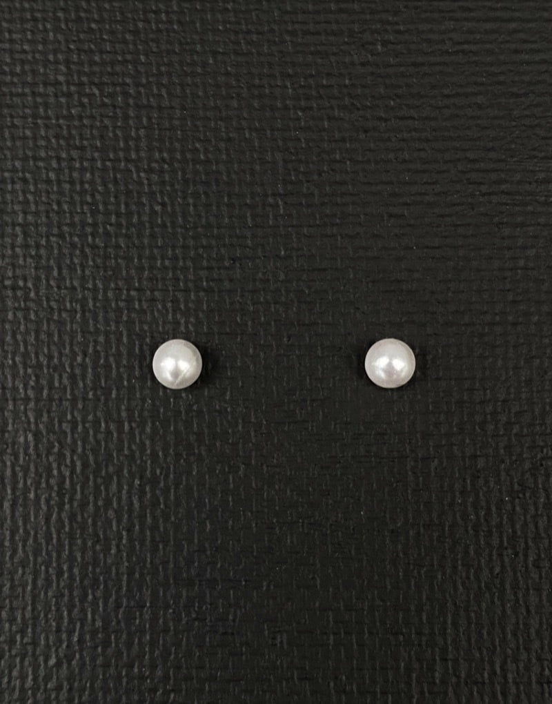Dainty pearl earrings
