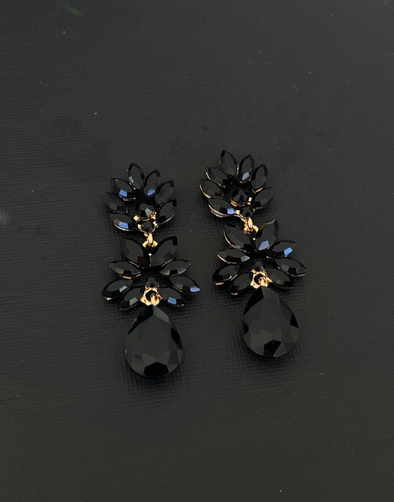 Leaf drop earrings