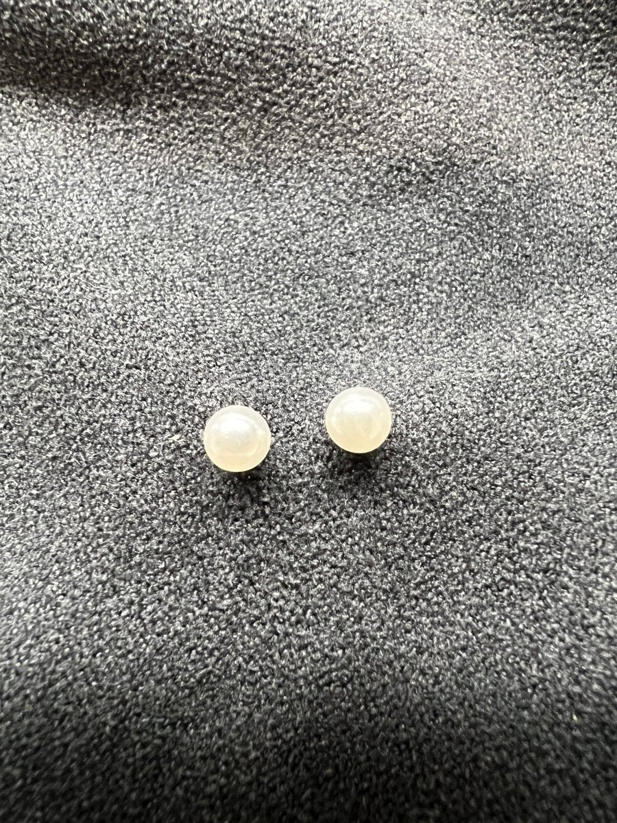 Pearl earrings