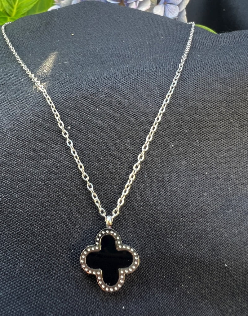 Silver Van Cleef Grab An Outfit1