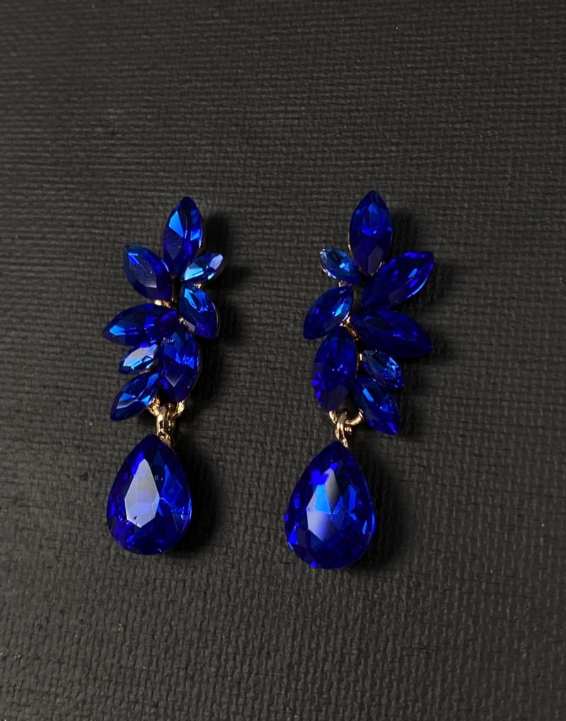 Small leaf drop earrings