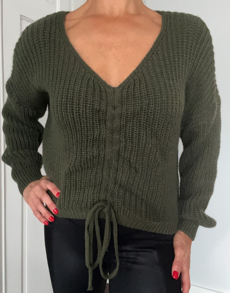 The versatile Jumper with pull through front