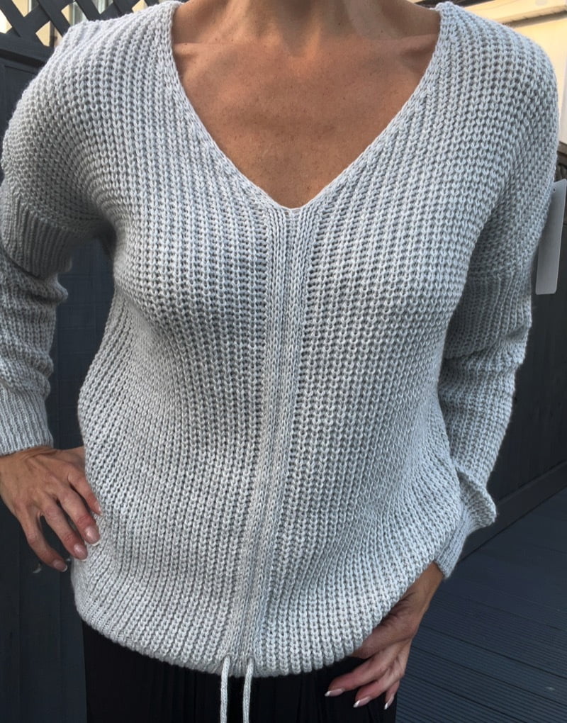 The versatile Jumper with pull through front