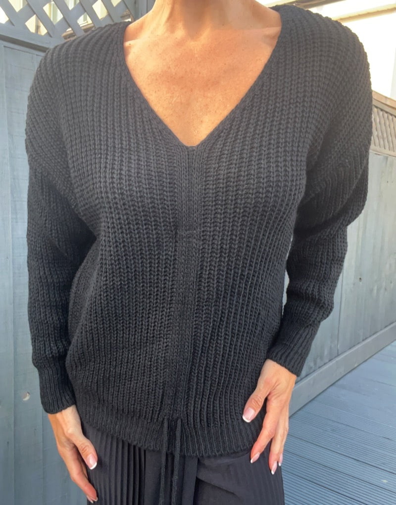 The versatile Jumper with pull through front