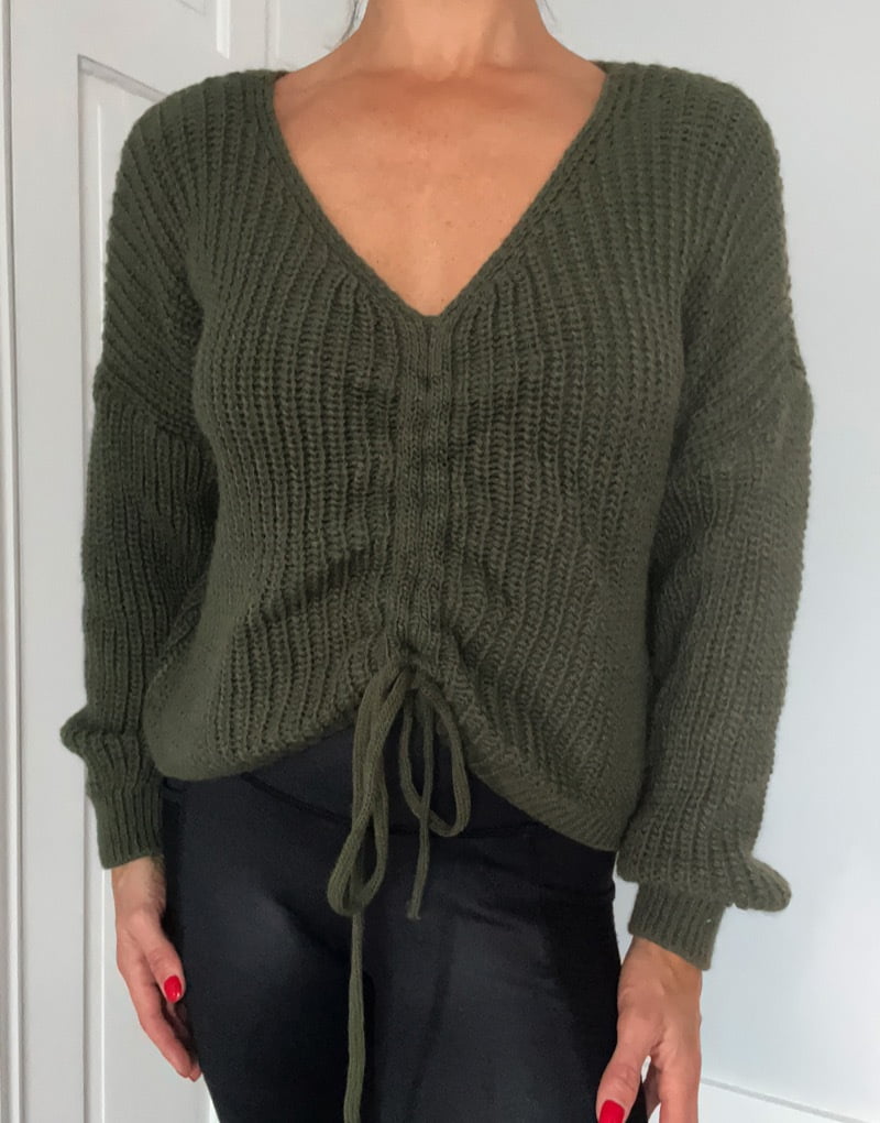 The versatile Jumper with pull through front