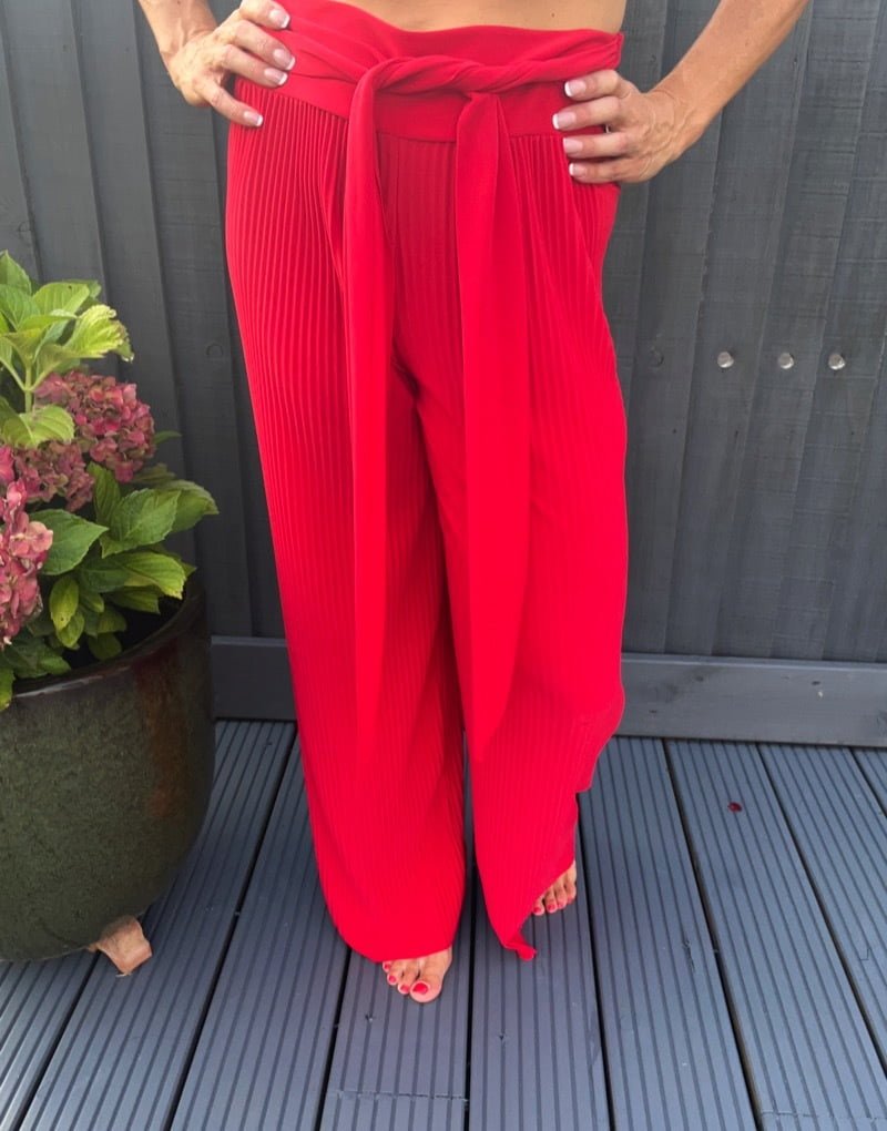 Red sales pleated trousers