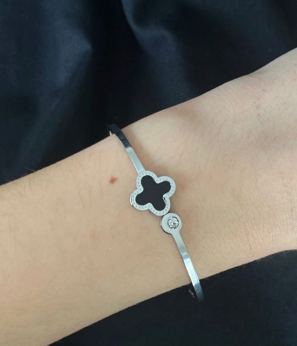 Beautiful hinged Van Cleef Bracelet
