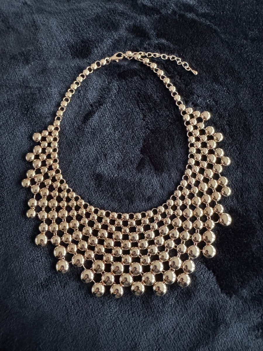 Collar necklace