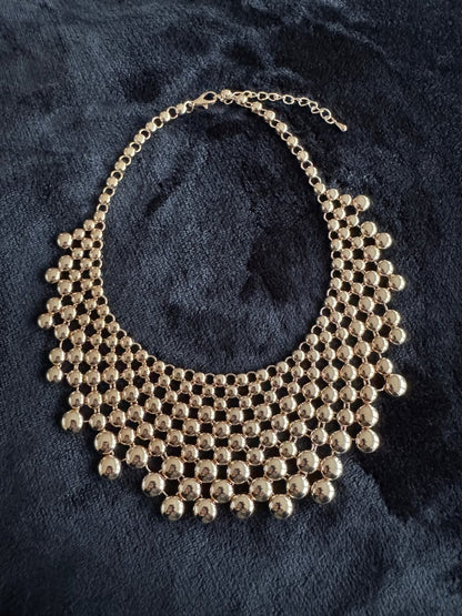 Collar necklace