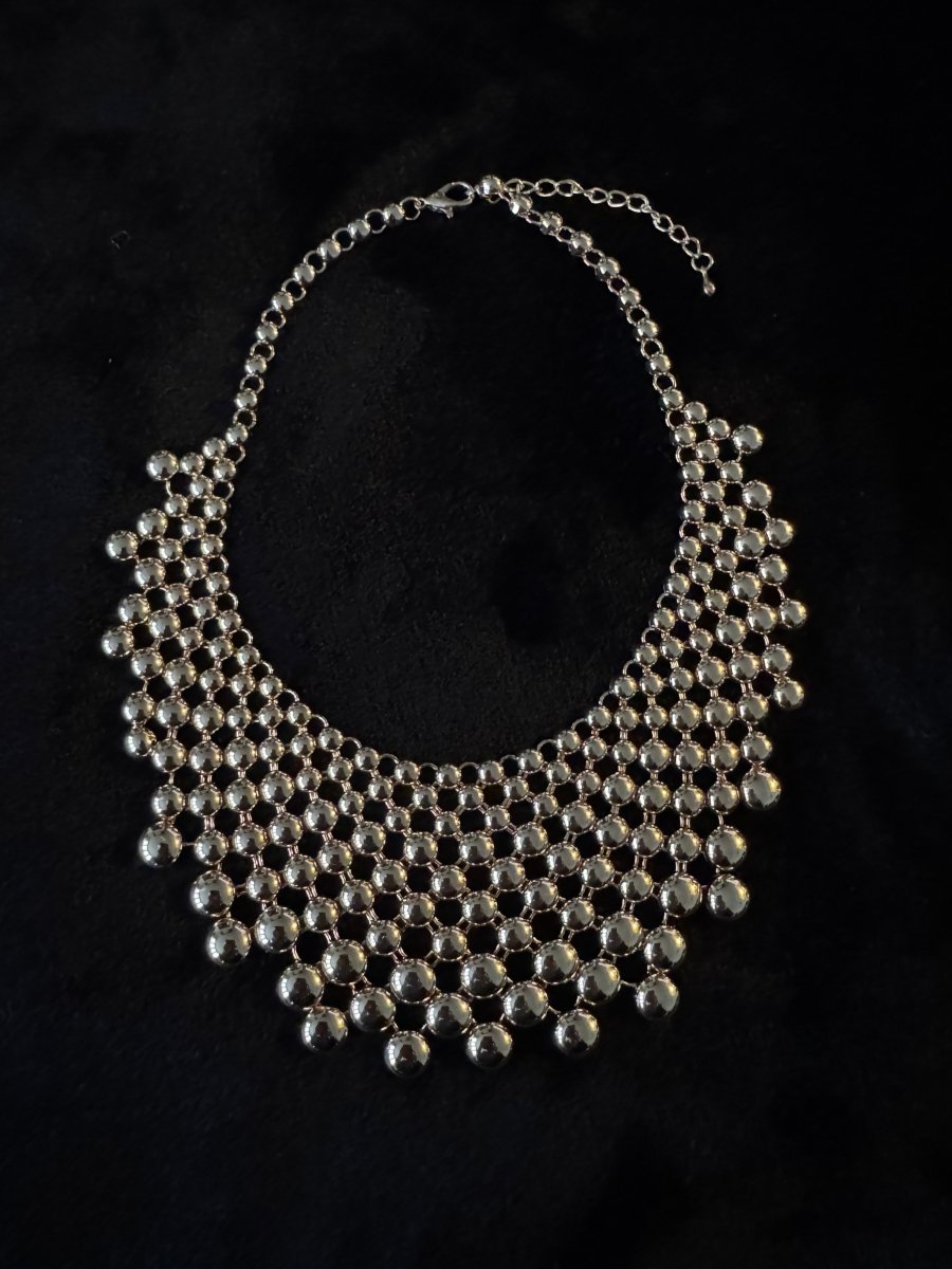Collar necklace