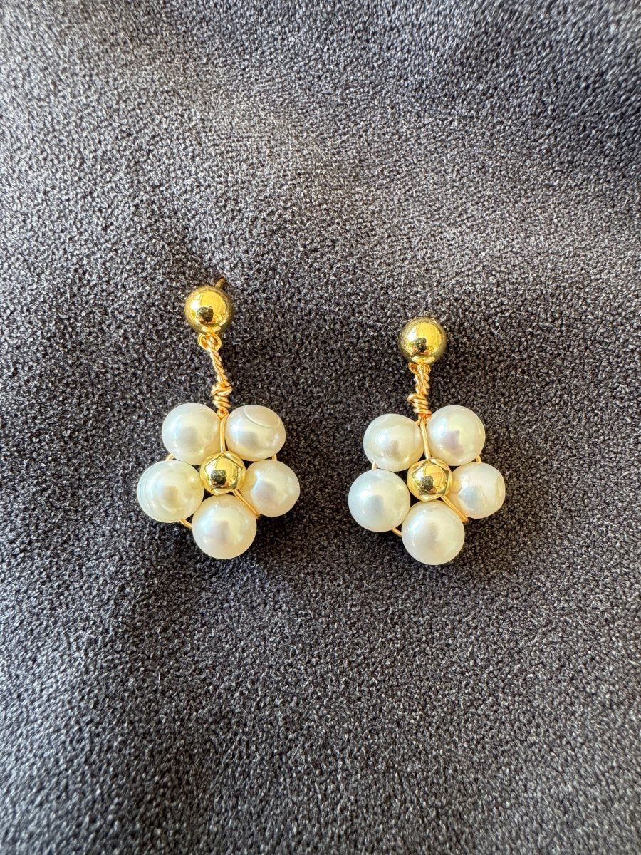 Daisy pearl earrings