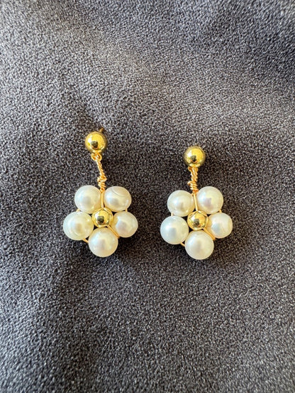Daisy pearl earrings