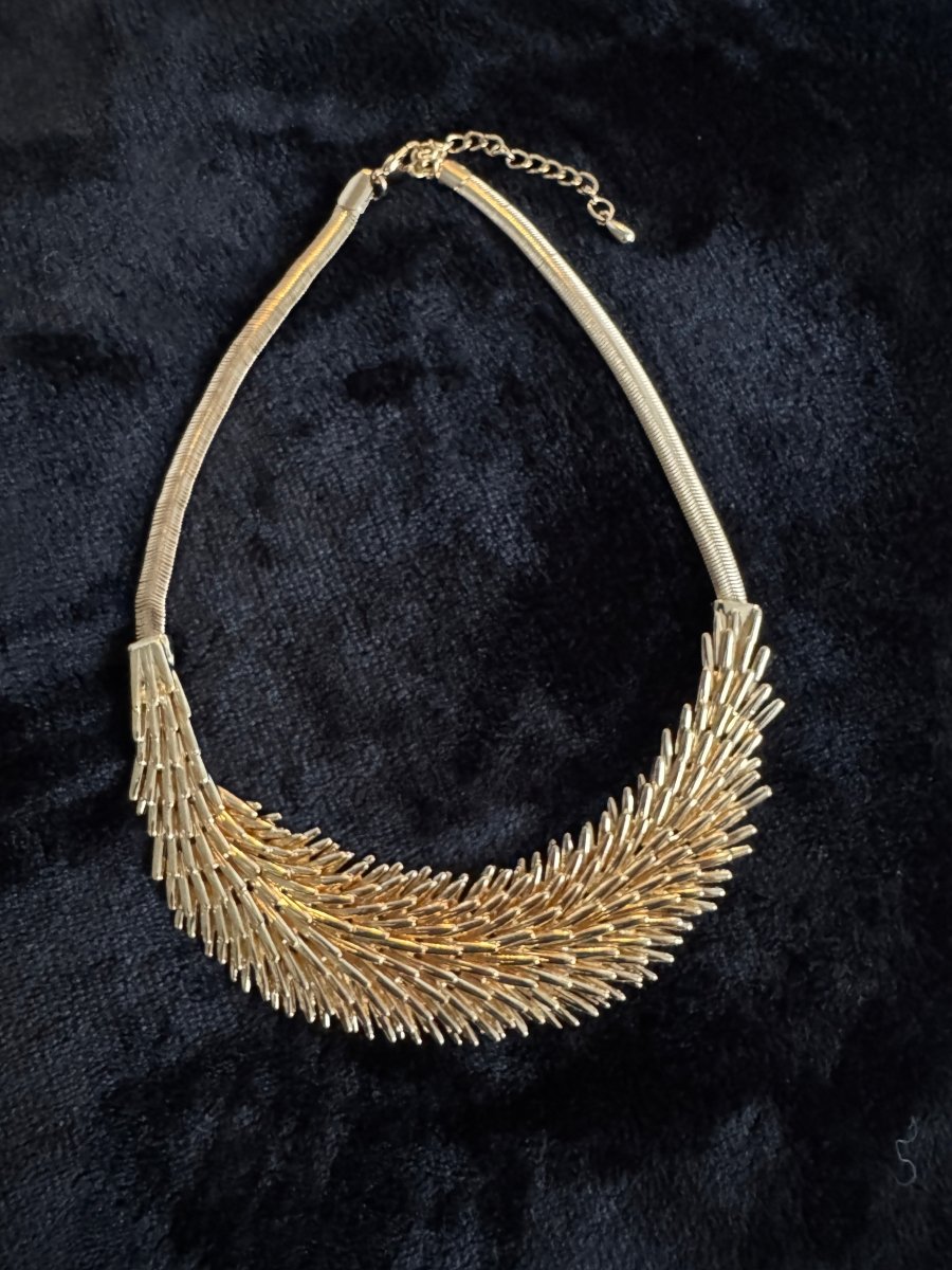 Feather collar necklace