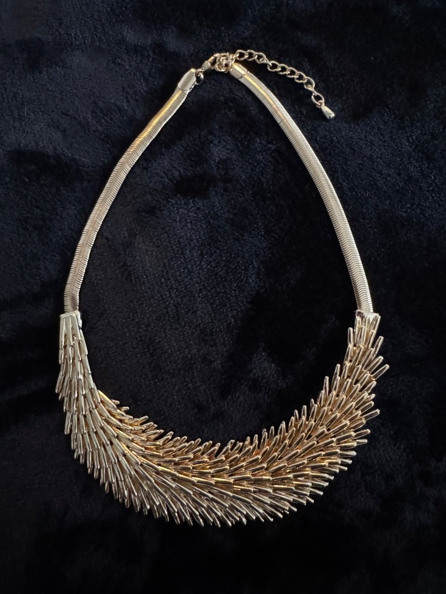 Feather collar necklace