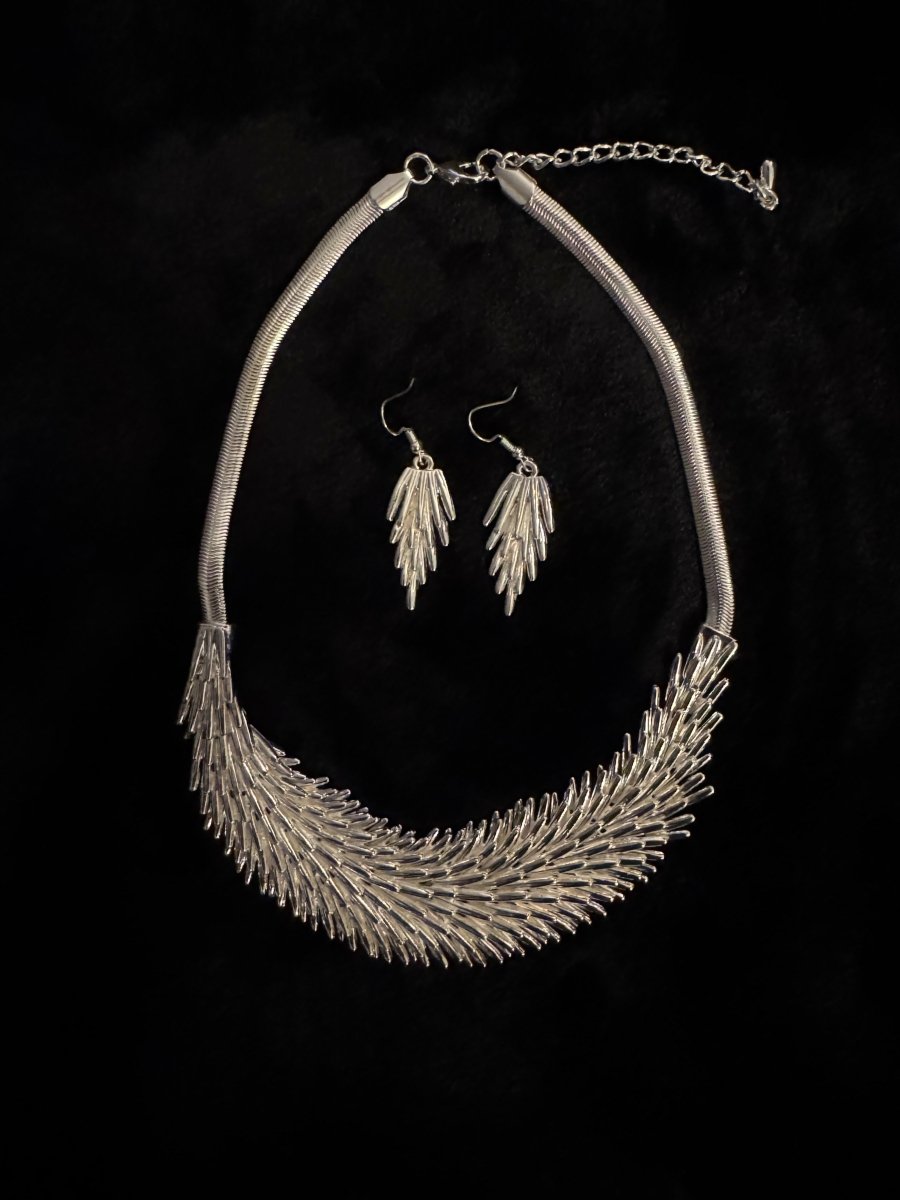 Feather collar necklace