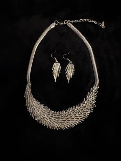Feather collar necklace
