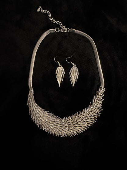 Feather collar necklace