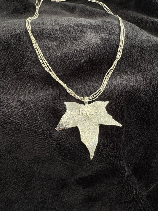 Maple leaf necklace 🍁