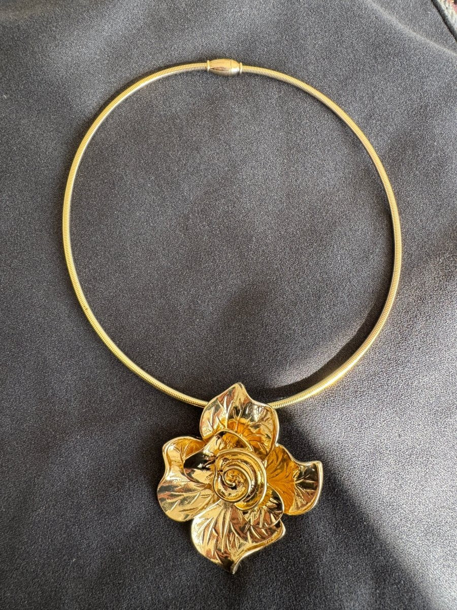 Rose statement necklace