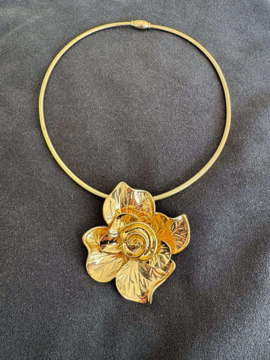 Rose statement necklace