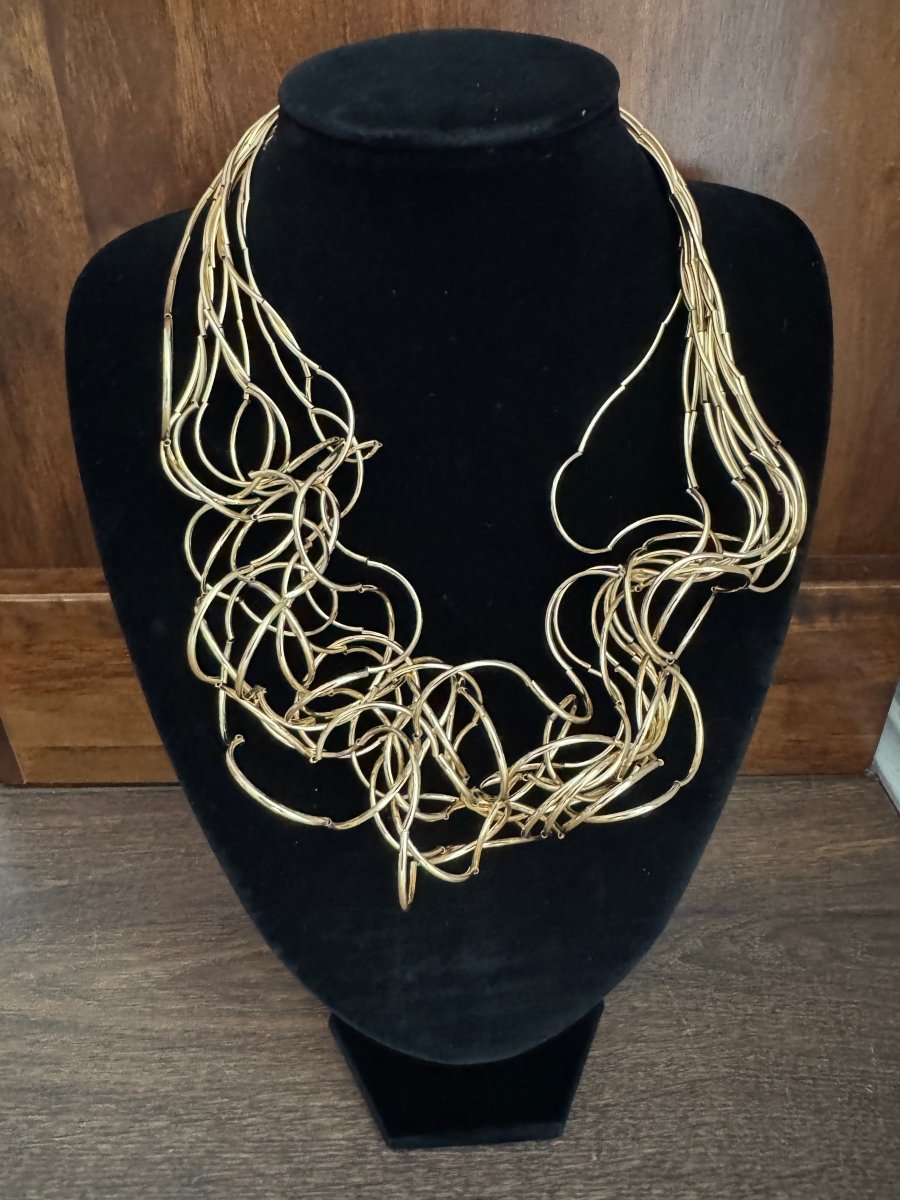 Statement wire necklace
