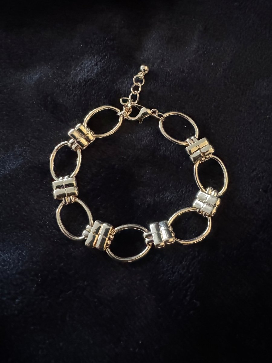 Stirrup bracelet