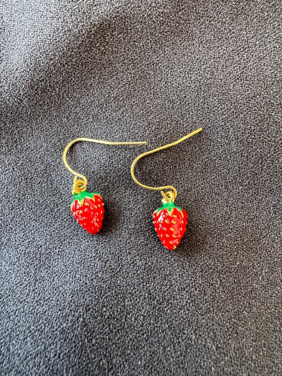 Strawberry earrings 🍓
