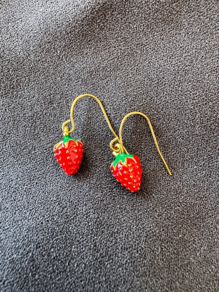 Strawberry earrings 🍓
