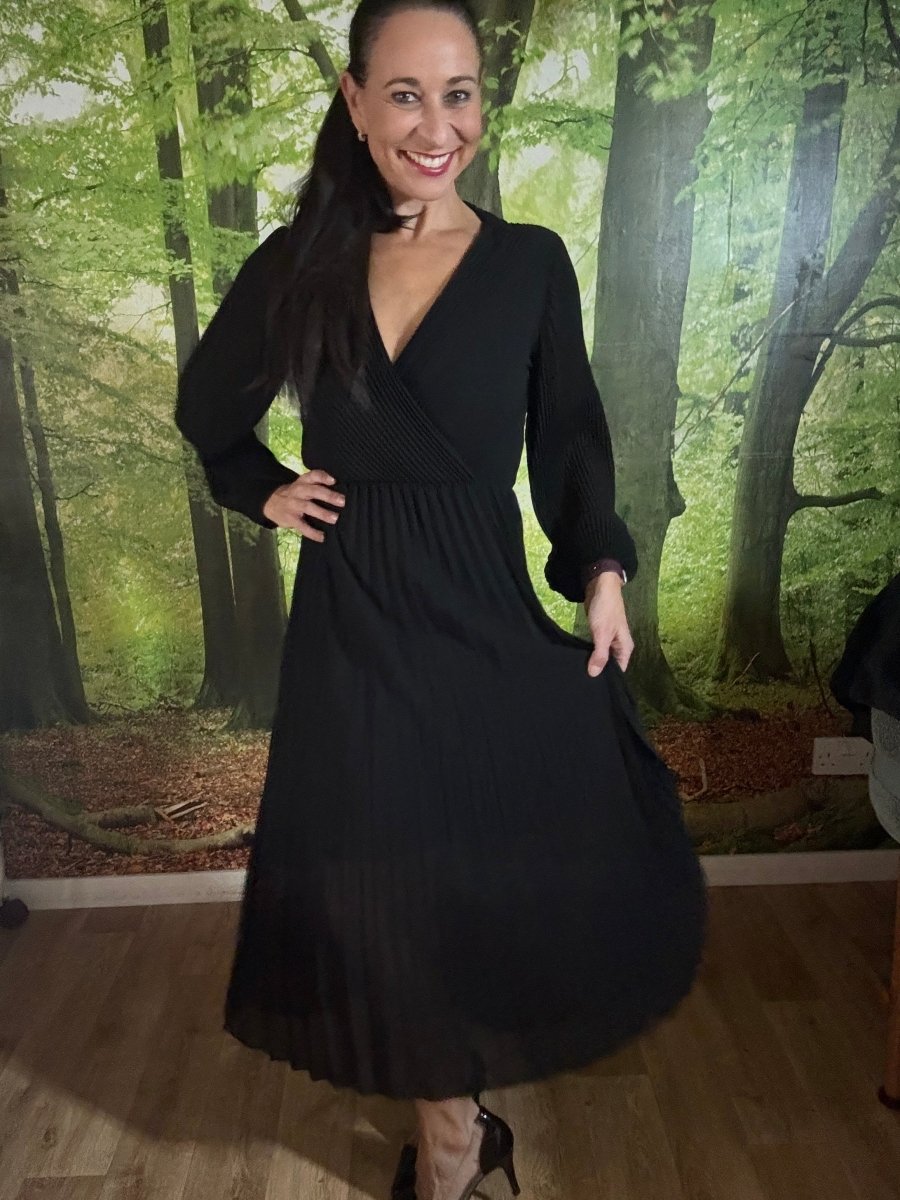 V - neck pleated dress