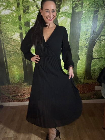 V - neck pleated dress