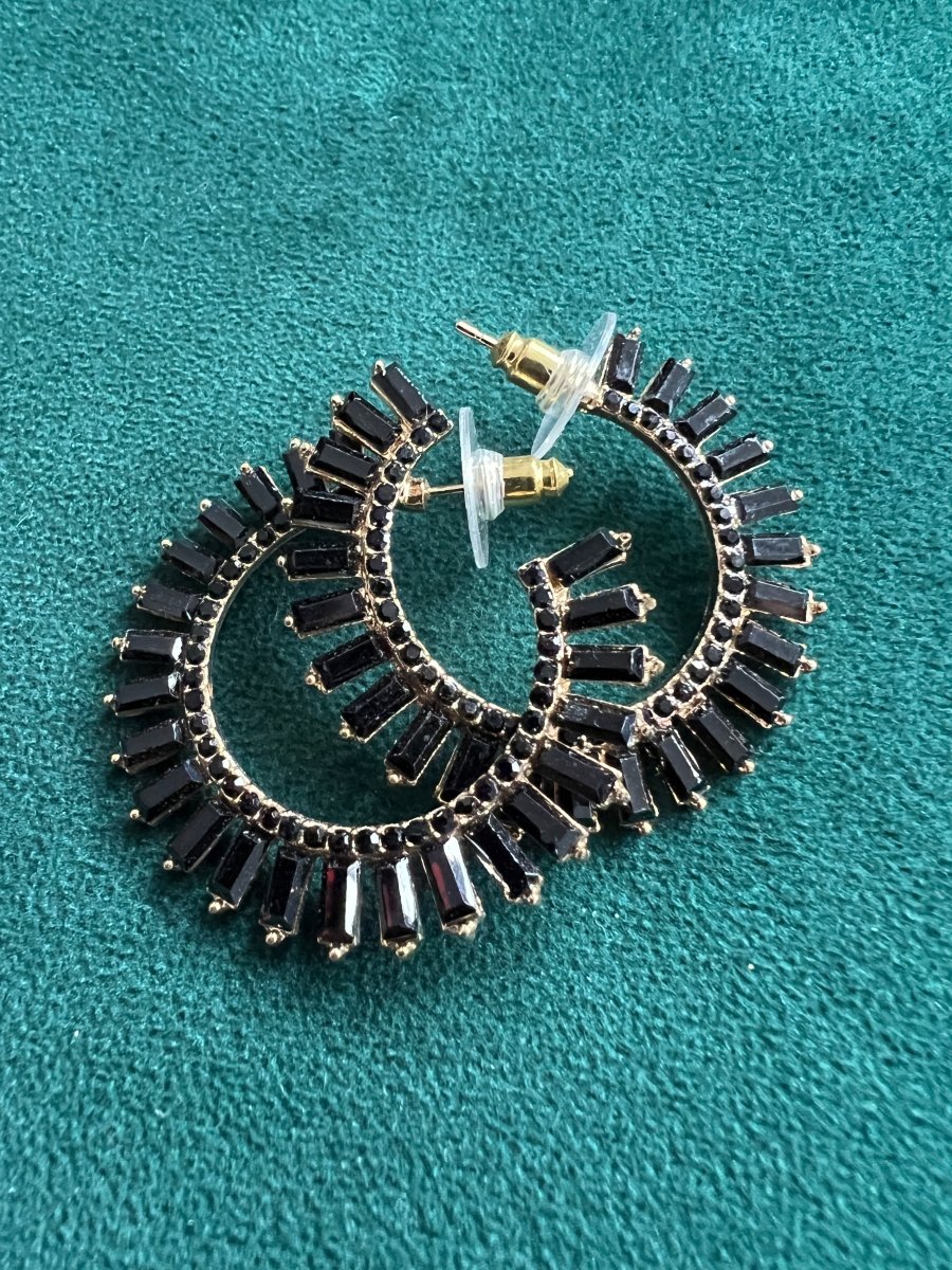 Black/gold pronged hooped earrings