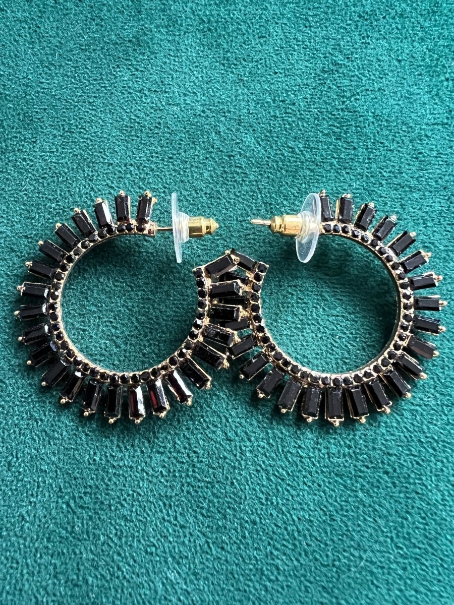 Black/gold pronged hooped earrings