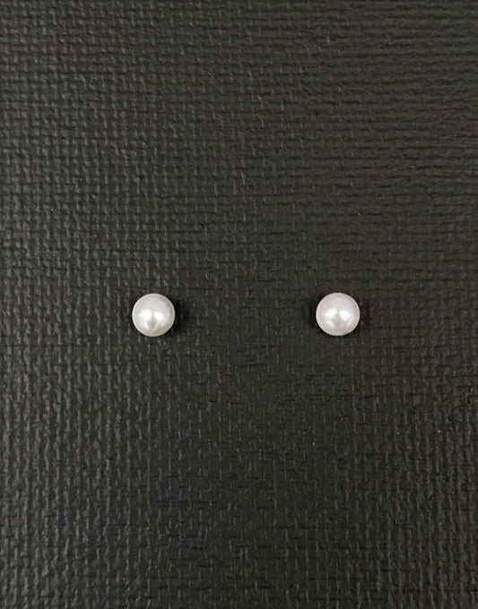 Dainty pearl earrings