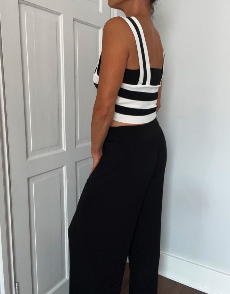 Monochrome cropped top