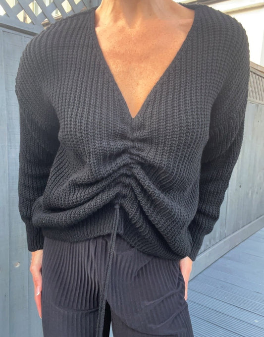 The versatile Jumper with pull through front