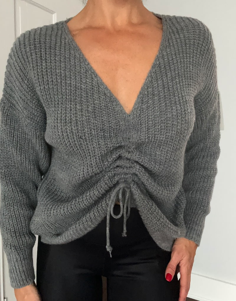 The versatile Jumper with pull through front